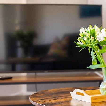 Central Serviced Apartments - 2 Bedroom - Free Street Parking - Fast Wifi - Smart Tvs In All Rooms - Ground Level - Family Neighbourhood - 3 X Double Beds - Heating 24-7 - Trade Stays - Weekly & Monthly Offers Dundee Exteriör bild