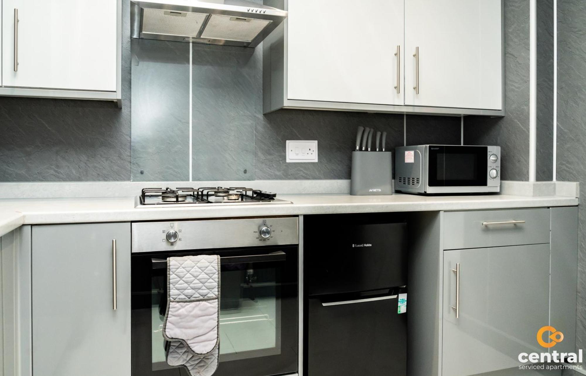 Central Serviced Apartments - 2 Bedroom - Free Street Parking - Fast Wifi - Smart Tvs In All Rooms - Ground Level - Family Neighbourhood - 3 X Double Beds - Heating 24-7 - Trade Stays - Weekly & Monthly Offers Dundee Exteriör bild
