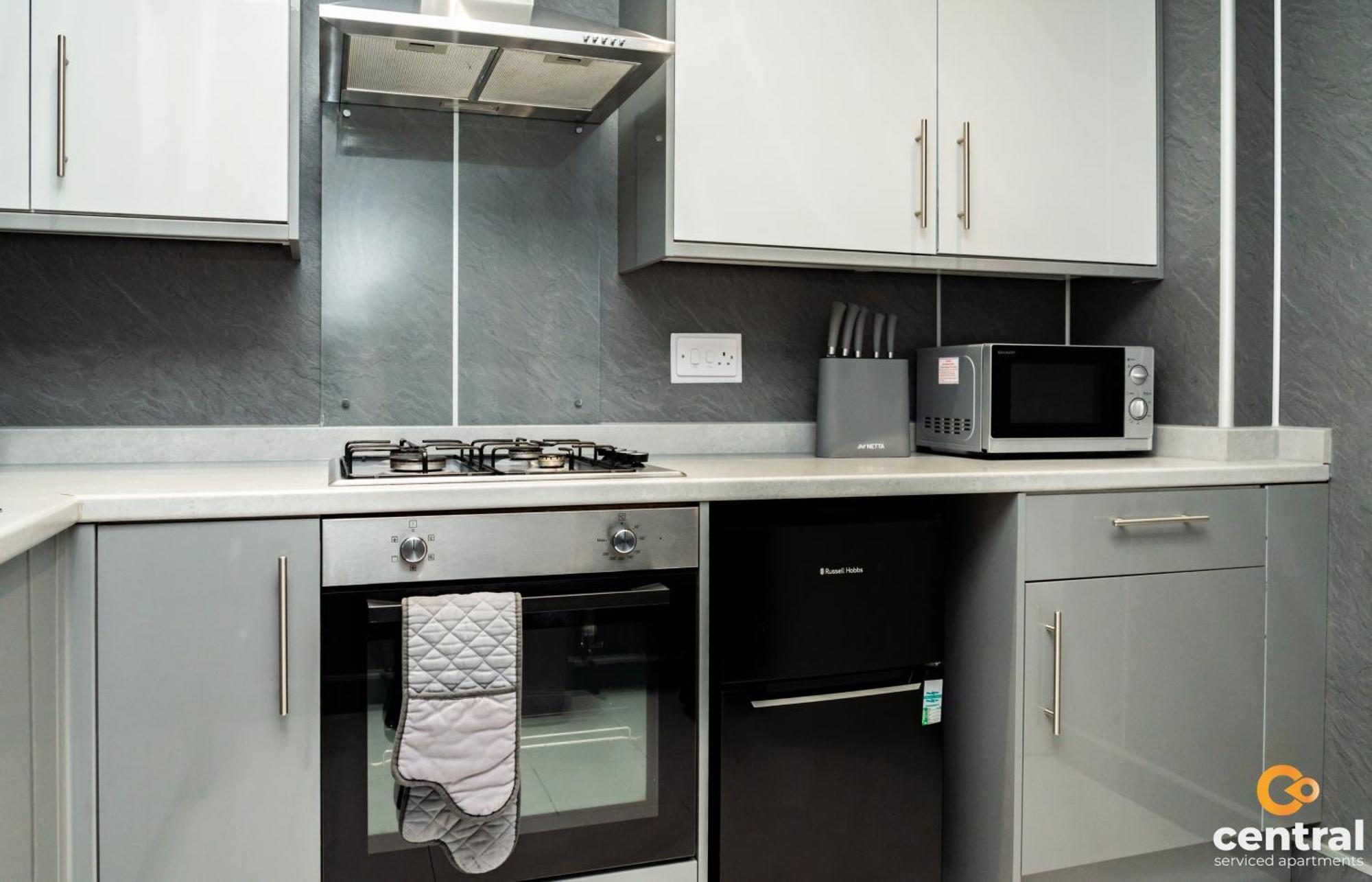 Central Serviced Apartments - 2 Bedroom - Free Street Parking - Fast Wifi - Smart Tvs In All Rooms - Ground Level - Family Neighbourhood - 3 X Double Beds - Heating 24-7 - Trade Stays - Weekly & Monthly Offers Dundee Exteriör bild